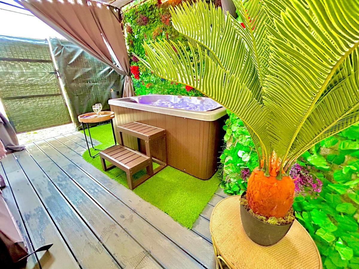 La Lover'S Jungle Pont-Sur-Yonne Exteriör bild