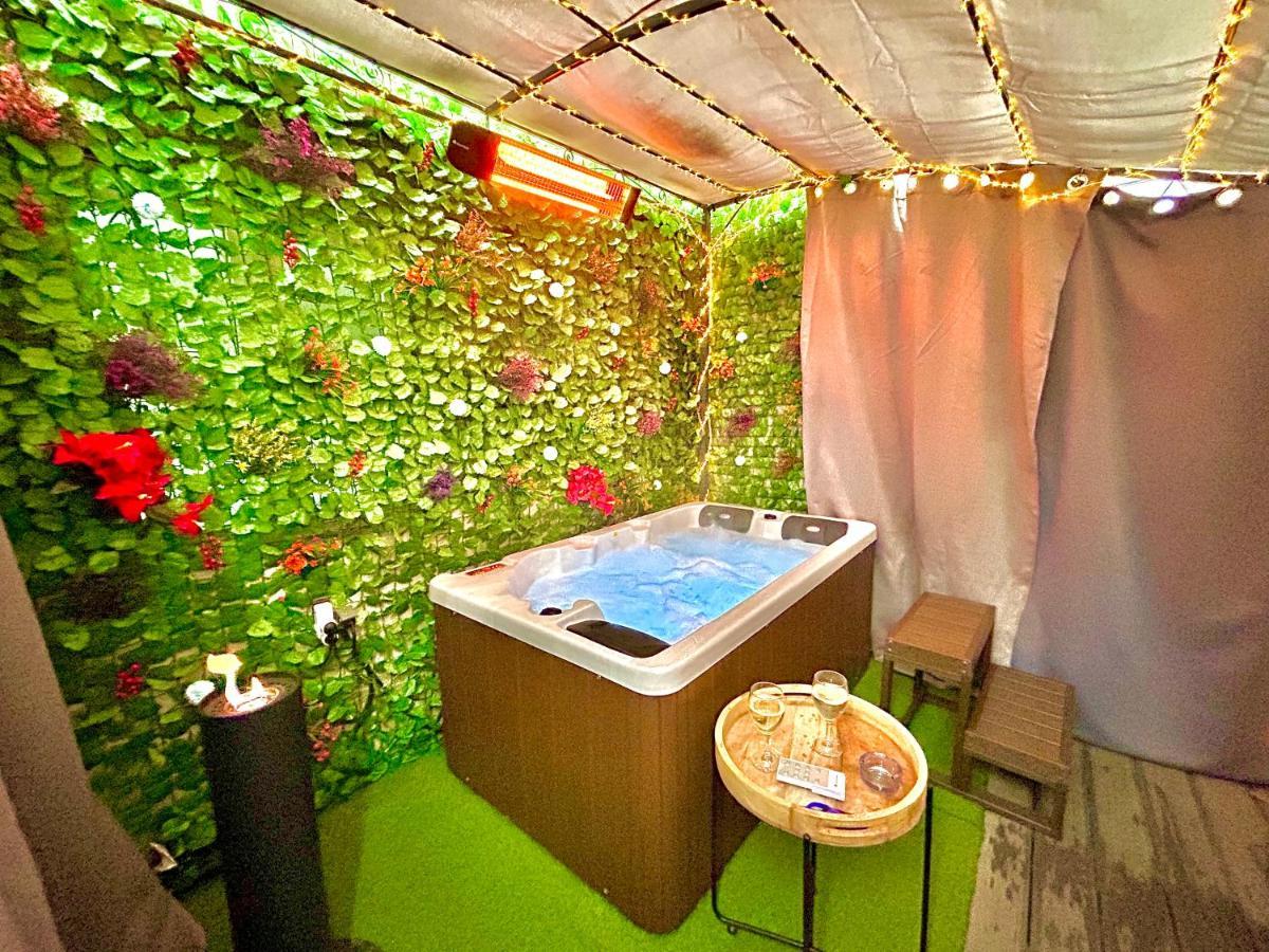 La Lover'S Jungle Pont-Sur-Yonne Exteriör bild