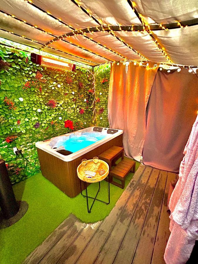 La Lover'S Jungle Pont-Sur-Yonne Exteriör bild